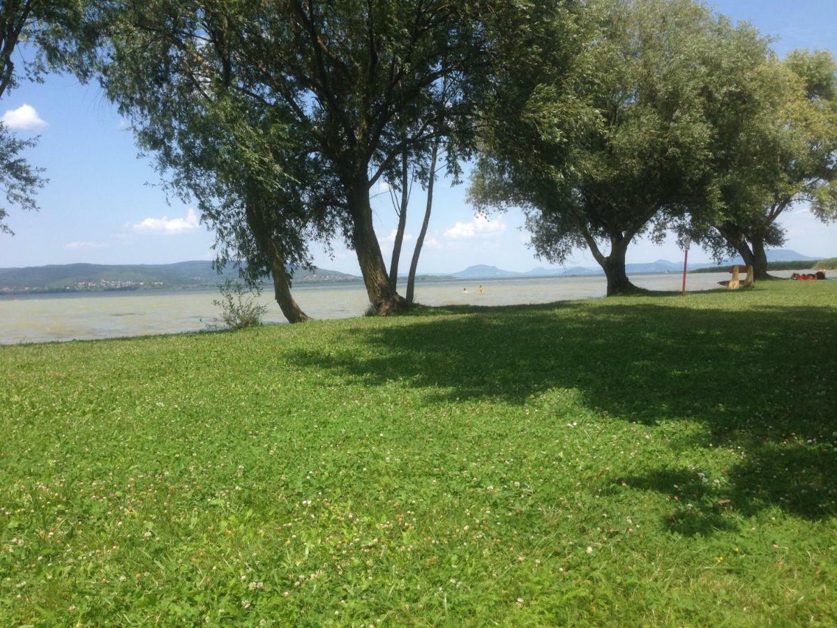 98 Petofi Utca Villa Balatonmagyarod Bagian luar foto